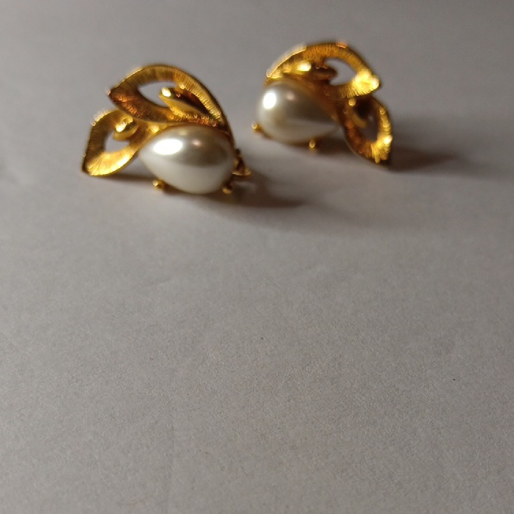 Napier Gold and Pearl Leaf Earrings Vintage